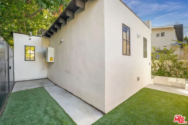 $2,495,000 | 1142 Poinsettia Drive, West Hollywood, CA 90046