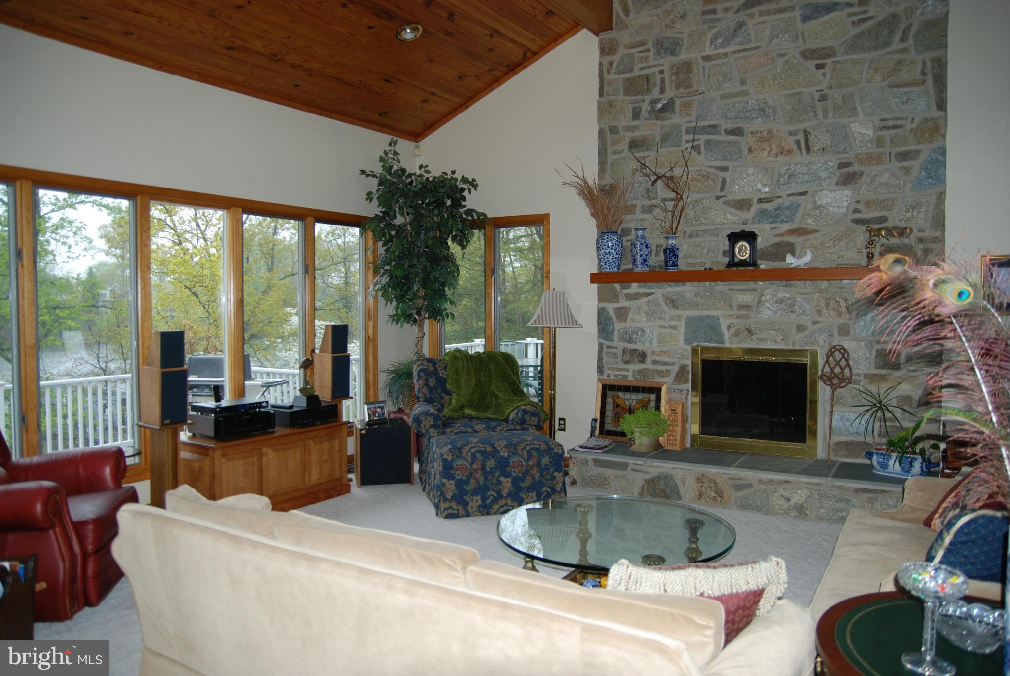 45360 Clarks Mill Road Hollywood, MD 20636 - Photo 17 of 29 Living Room