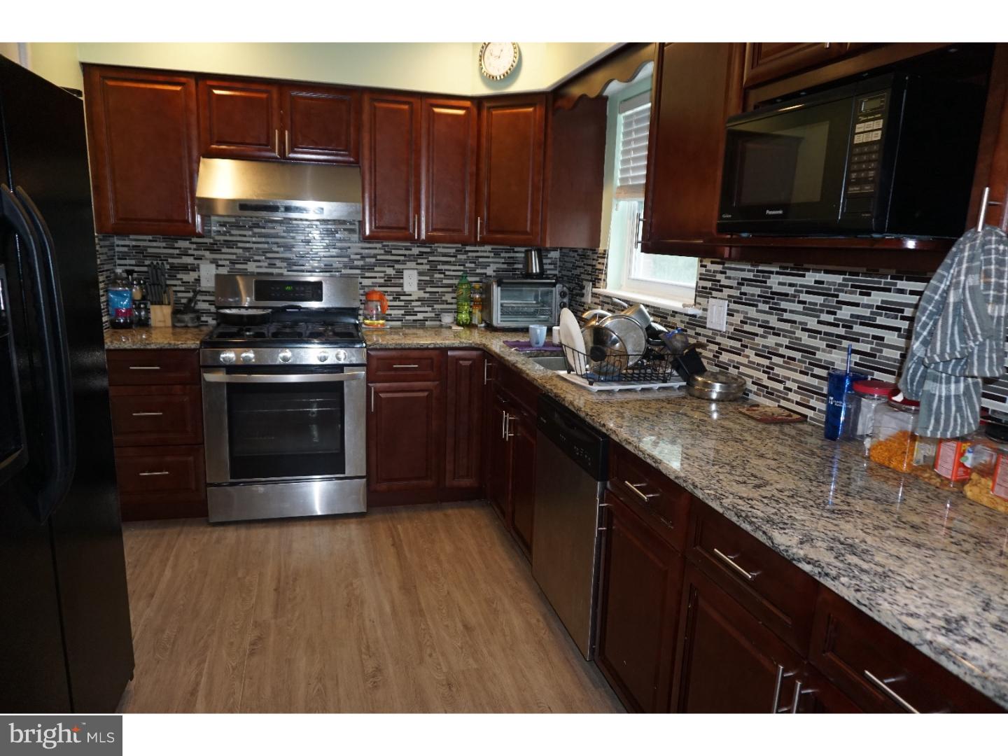 9940 Wingtip Road Philadelphia, PA 19115 - Photo 6 of 14 Kitchen