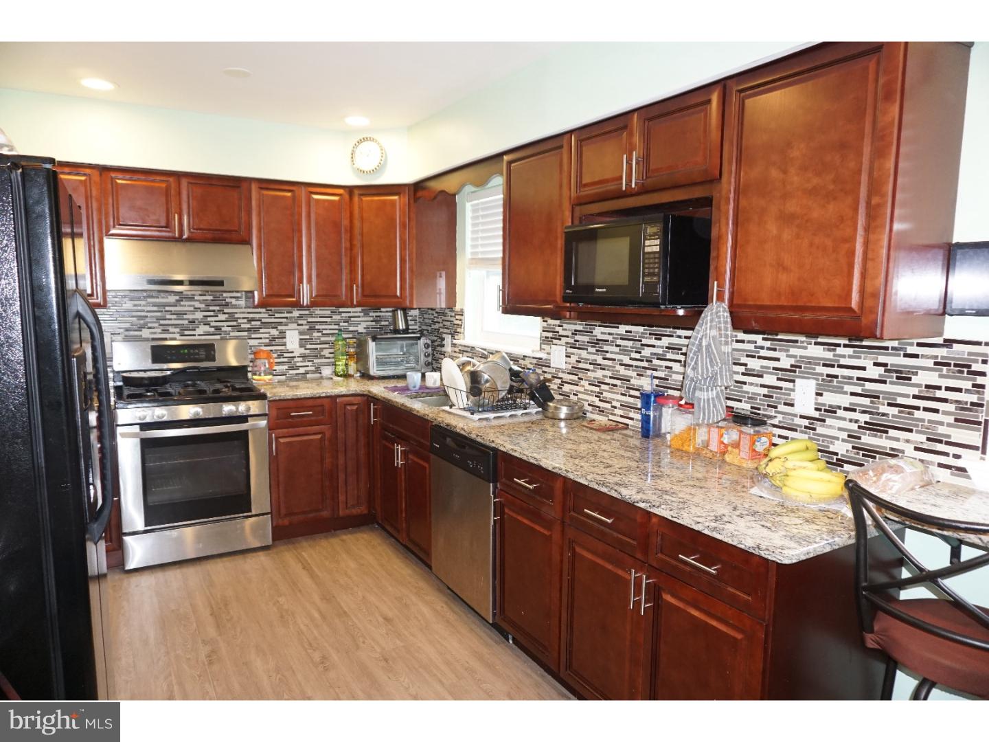 9940 Wingtip Road Philadelphia, PA 19115 - Photo 7 of 14 Kitchen