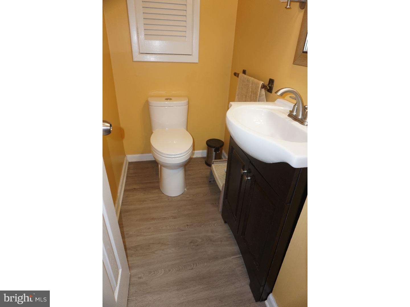 9940 Wingtip Road Philadelphia, PA 19115 - Photo 8 of 14 Half Bath