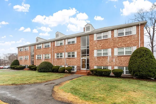 $318,900 | 80 Edgelawn Avenue, Unit 6, North Andover, MA 01845