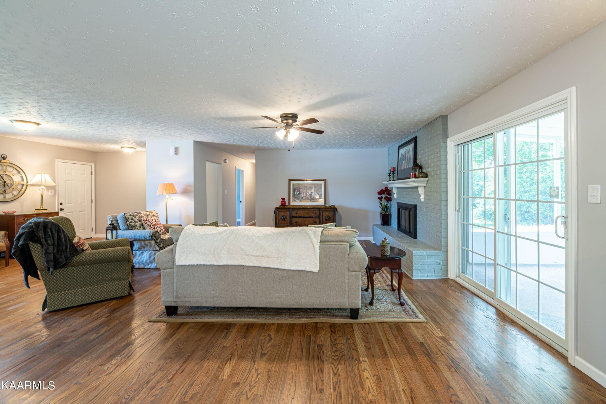 600 Schenley Road Knoxville, TN 37923 - Photo 13 of 38 a living room with furniture and a wooden floor