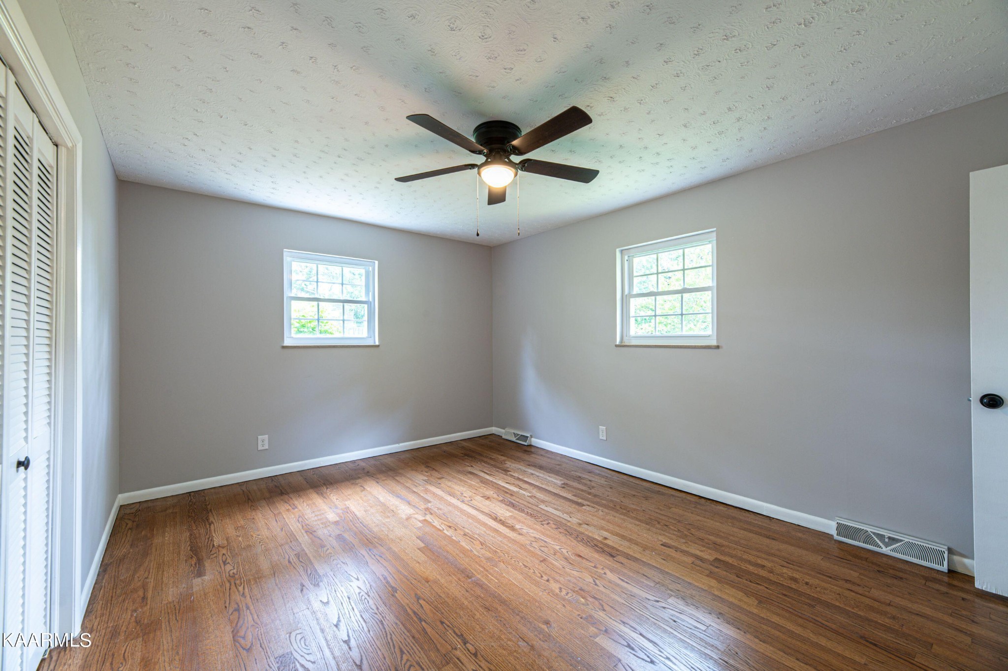 600 Schenley Road Knoxville, TN 37923 - Photo 17 of 38 a view of empty room with wooden floor and fan