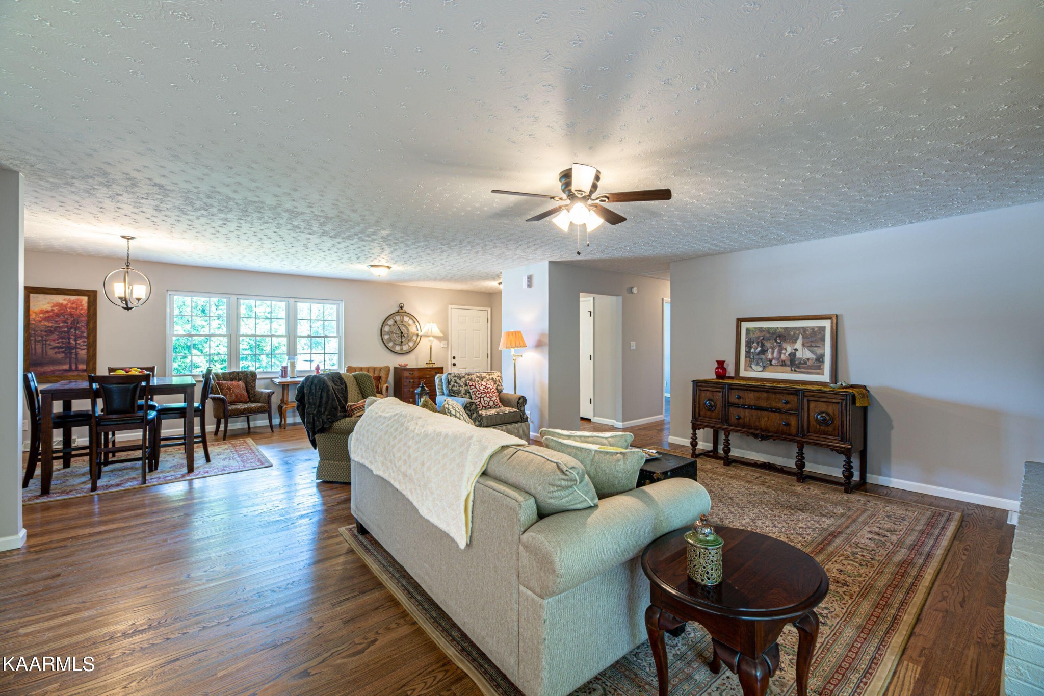 600 Schenley Road Knoxville, TN 37923 - Photo 2 of 38 a living room with furniture and wooden floor