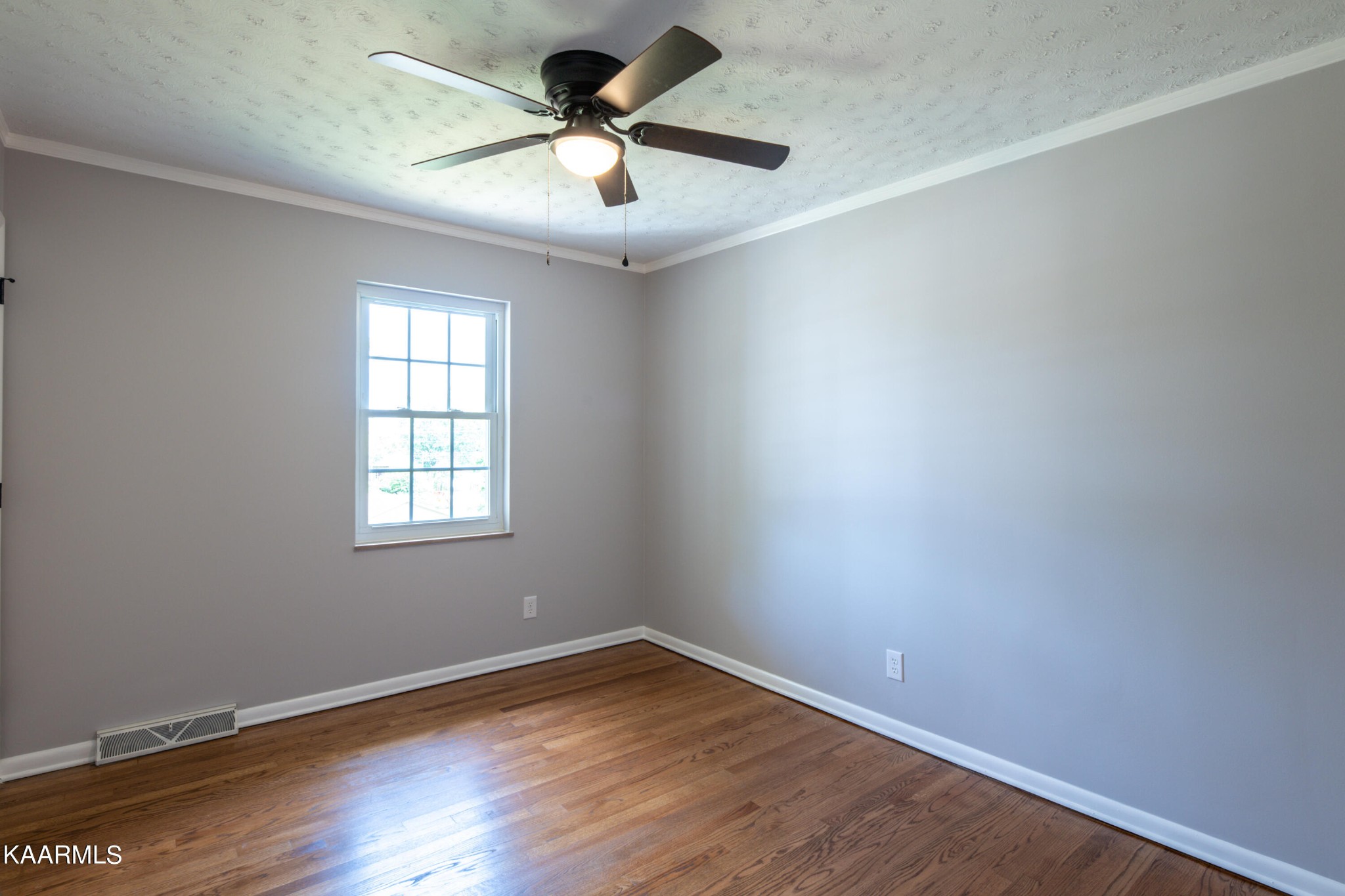 600 Schenley Road Knoxville, TN 37923 - Photo 23 of 38 an empty room with a window and a fan