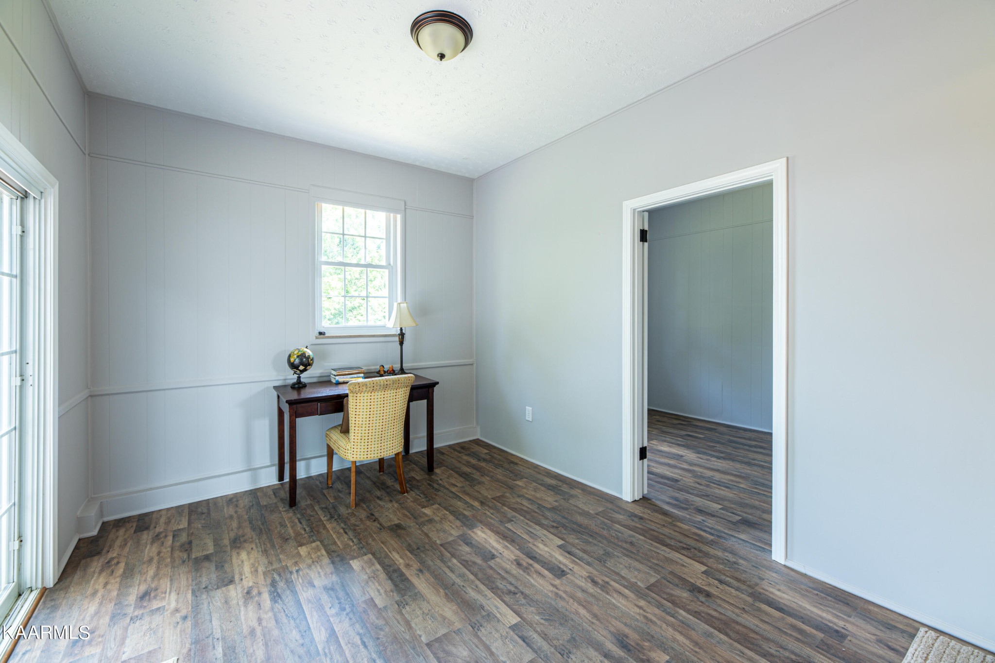 600 Schenley Road Knoxville, TN 37923 - Photo 26 of 38 an empty room with wooden floor and a window
