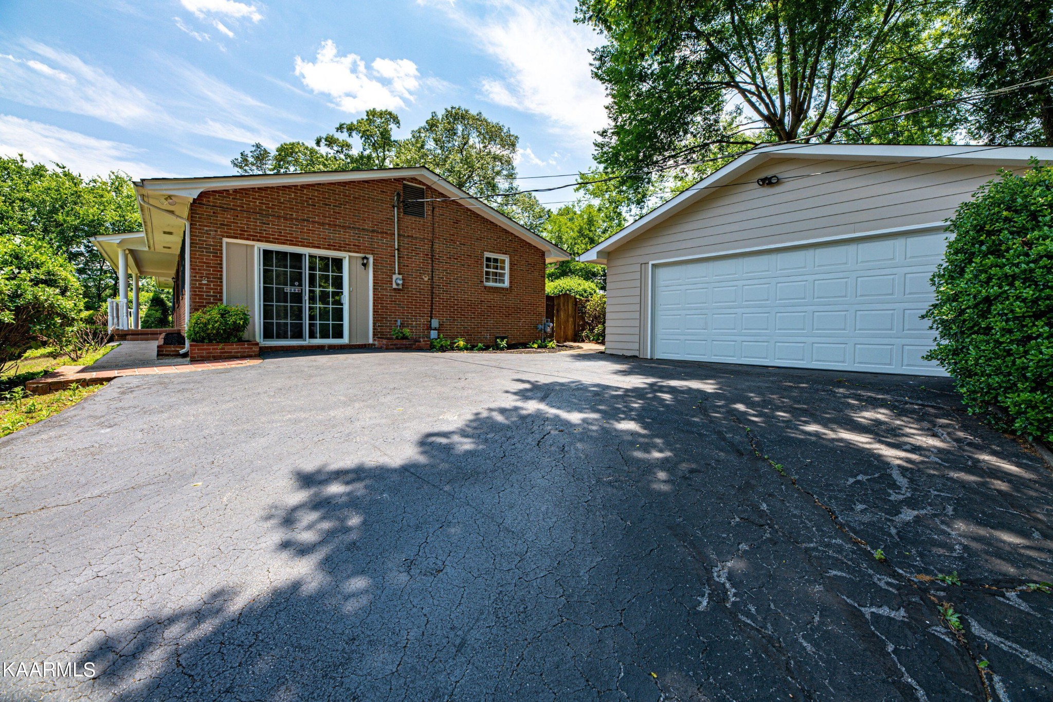 600 Schenley Road Knoxville, TN 37923 - Photo 37 of 38 a front view of house with yard and trees around