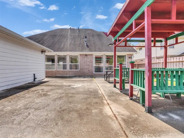 a view of a house with porch and sitting area