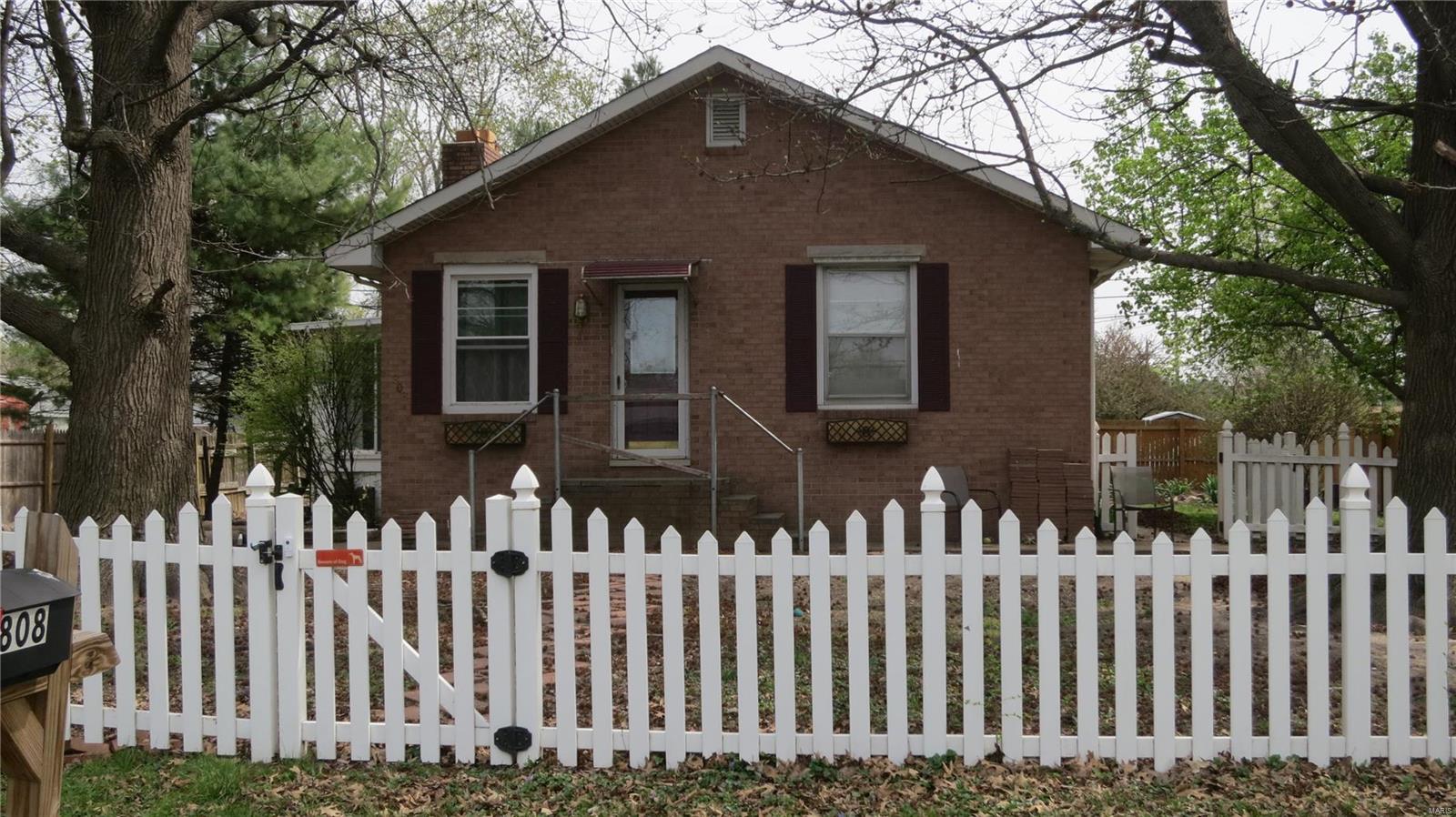 808 Ohio Avenue South Roxana, IL 62087 - Photo 1 of 24 Gallery Image 1
