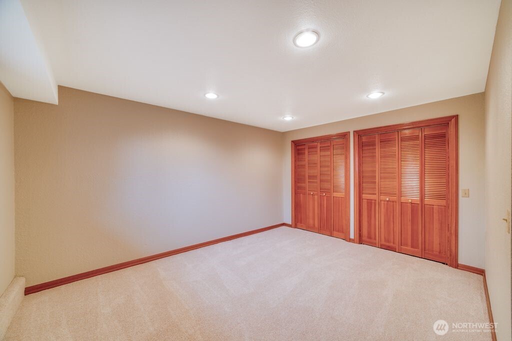 718 East Walnut Street Kent, WA 98030 - Photo 18 of 29 an empty room with a empty space