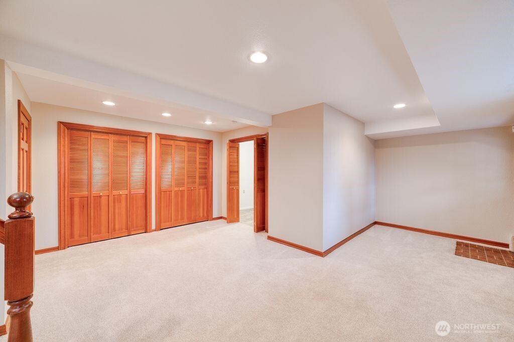 718 East Walnut Street Kent, WA 98030 - Photo 19 of 29 a view of an empty room