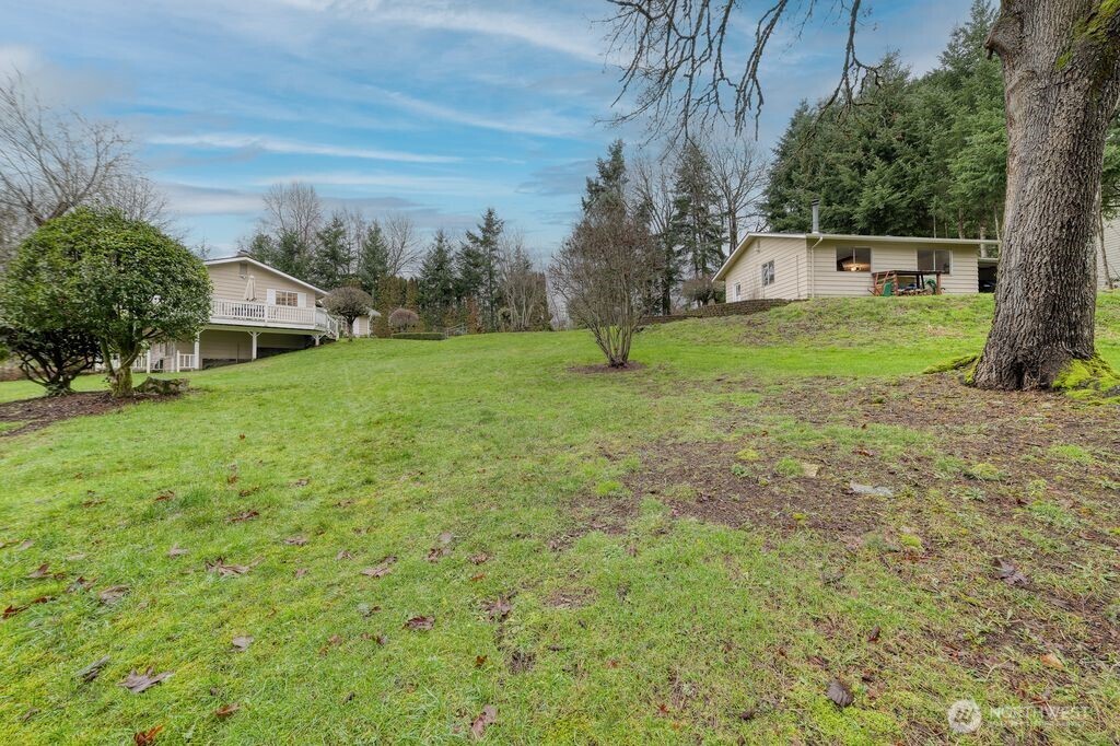 718 East Walnut Street Kent, WA 98030 - Photo 25 of 29 a view of a house with backyard and tree
