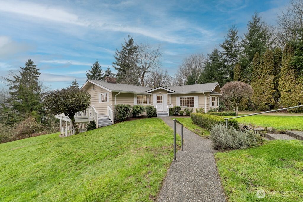 718 East Walnut Street Kent, WA 98030 - Photo 28 of 29 a front view of a house with garden