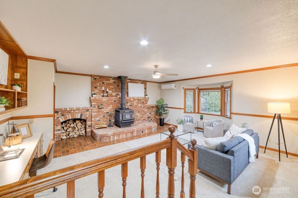 718 East Walnut Street Kent, WA 98030 - Photo 3 of 29 a living room with furniture and a large window