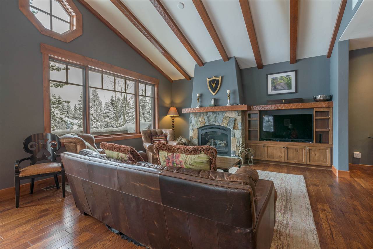 10215 Annies Loop Truckee, CA 96161 - Photo 3 of 21