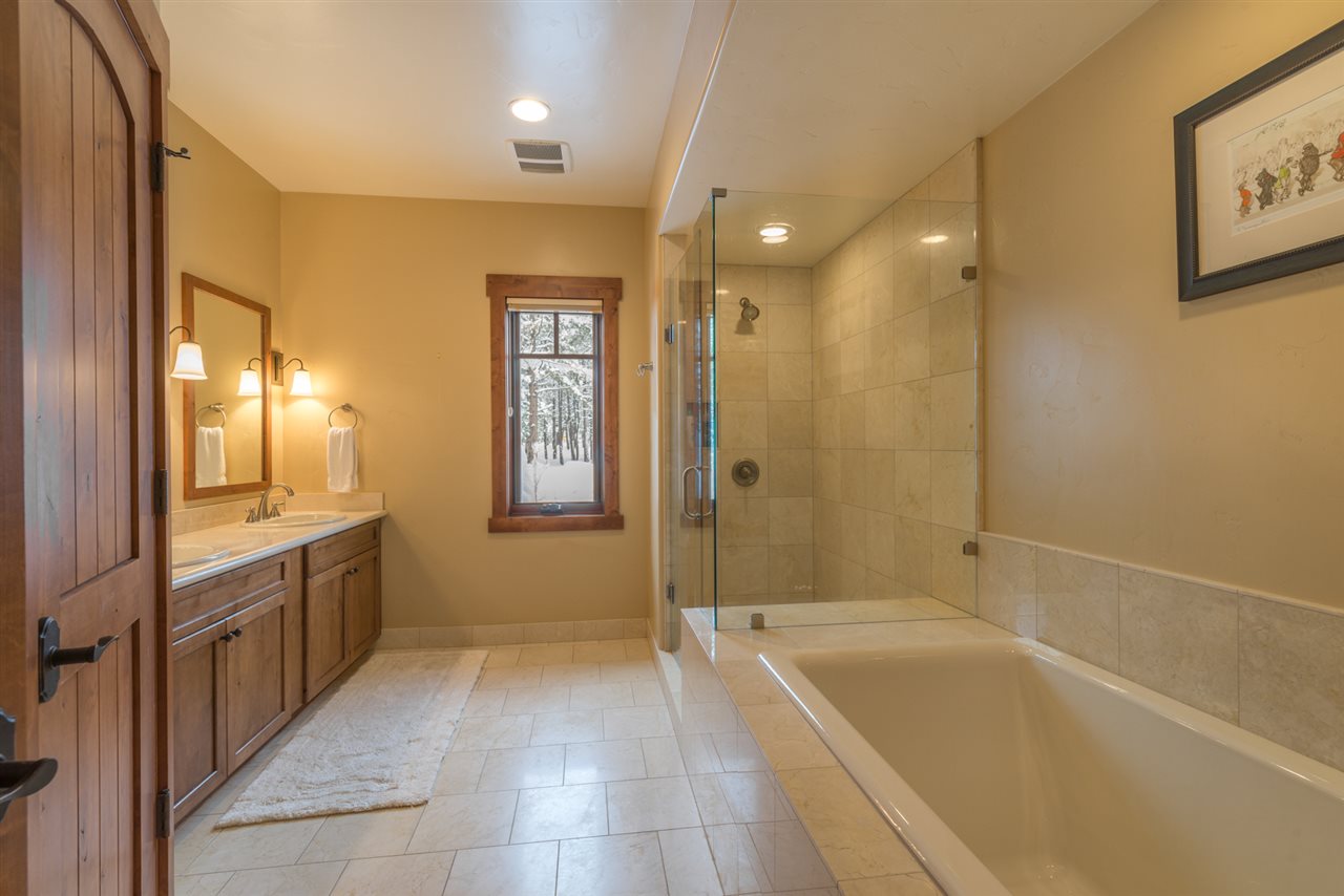 10215 Annies Loop Truckee, CA 96161 - Photo 7 of 21