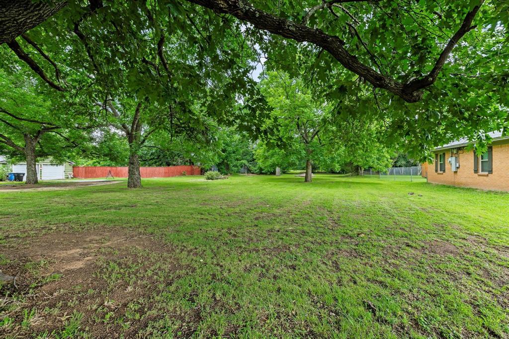 2406 Loy Lake Road Denison, TX 75020 - Photo 22 of 33