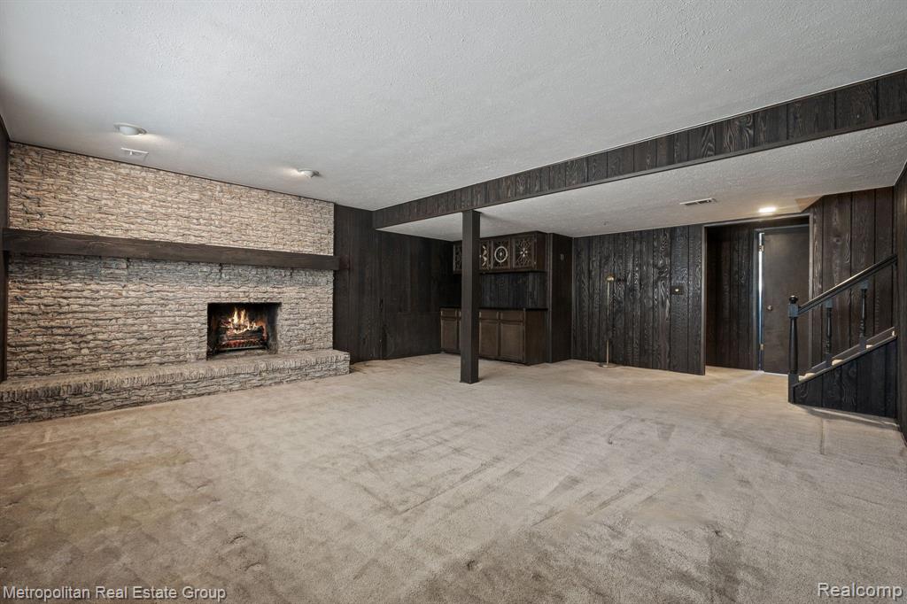 29607 High Valley Road Farmington Hills, MI 48331 - Photo 14 of 27