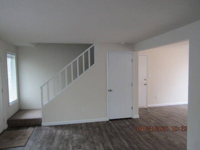 1206 Morrow Road Medford, OR 97504 - Photo 14 of 23 stairwell