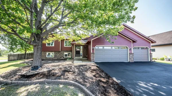 $475,000 | 1500 Lakeview Curve, Eagan, MN 55122