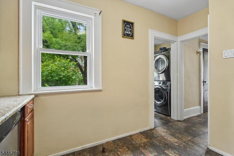 585 Ridge Street Newark, NJ 07104 - Photo 13 of 34
