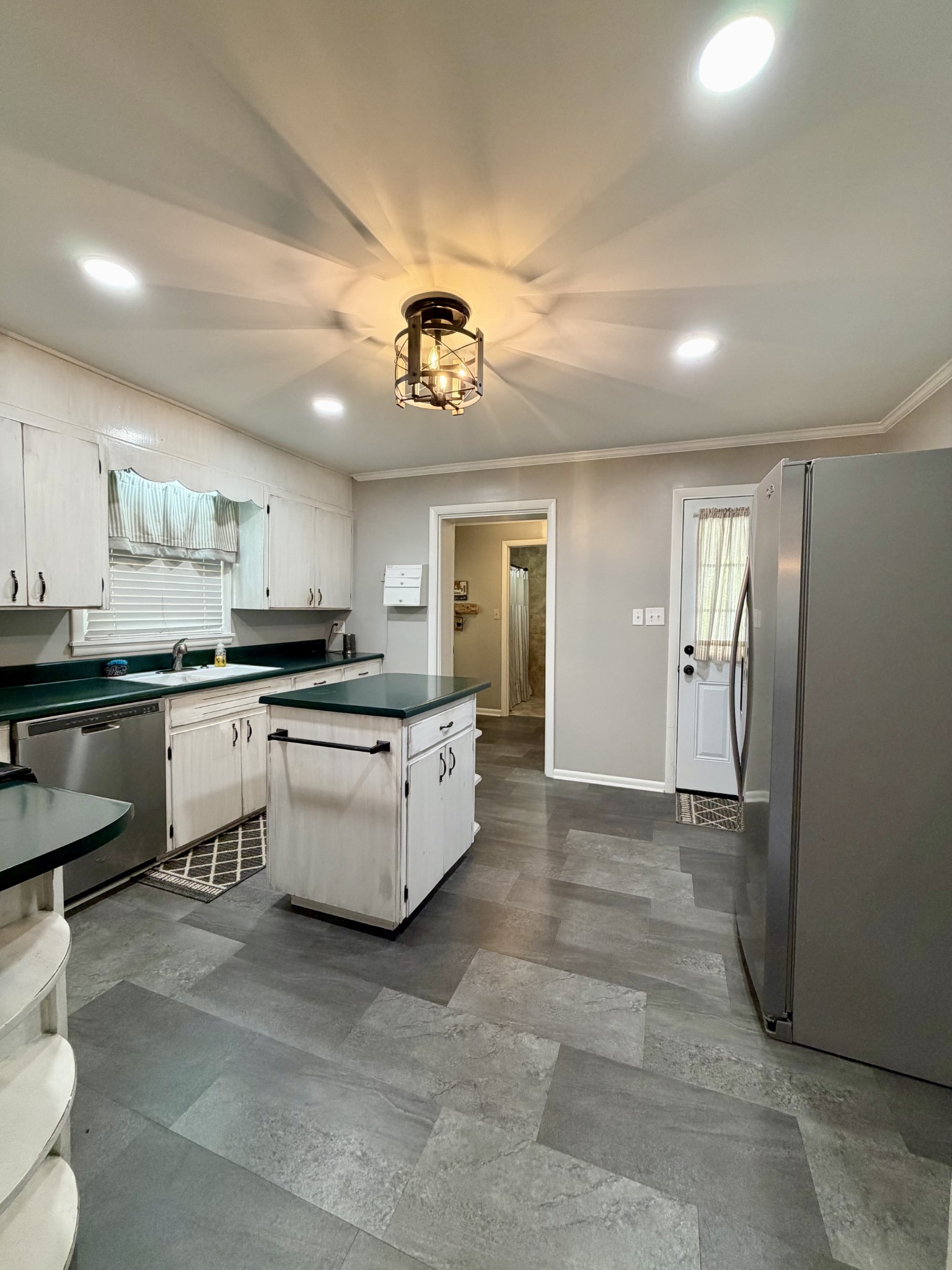 417 7th Street Lawrenceburg, TN 38464 - Photo 6 of 22