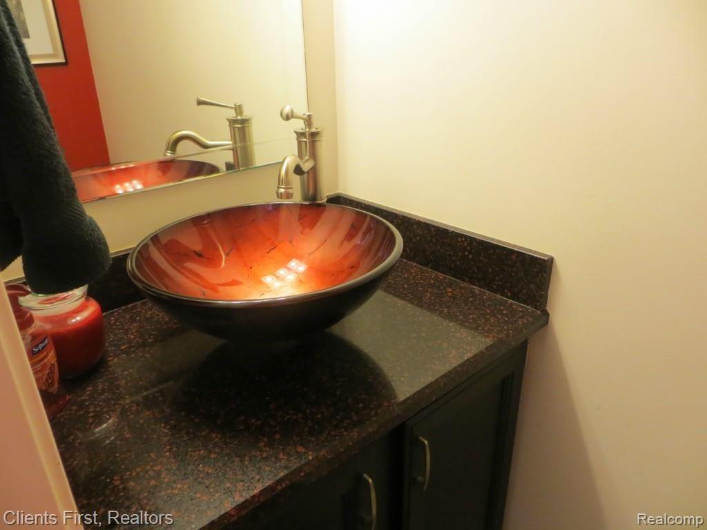 46631 Waddington Road Canton, MI 48187 - Photo 21 of 29 half bath