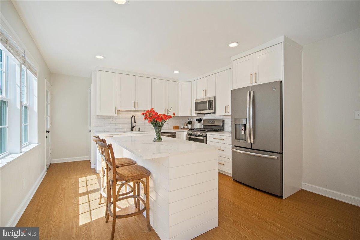 4511 Edgefield Road Kensington, MD 20895 - Photo 12 of 38 Big island for eating