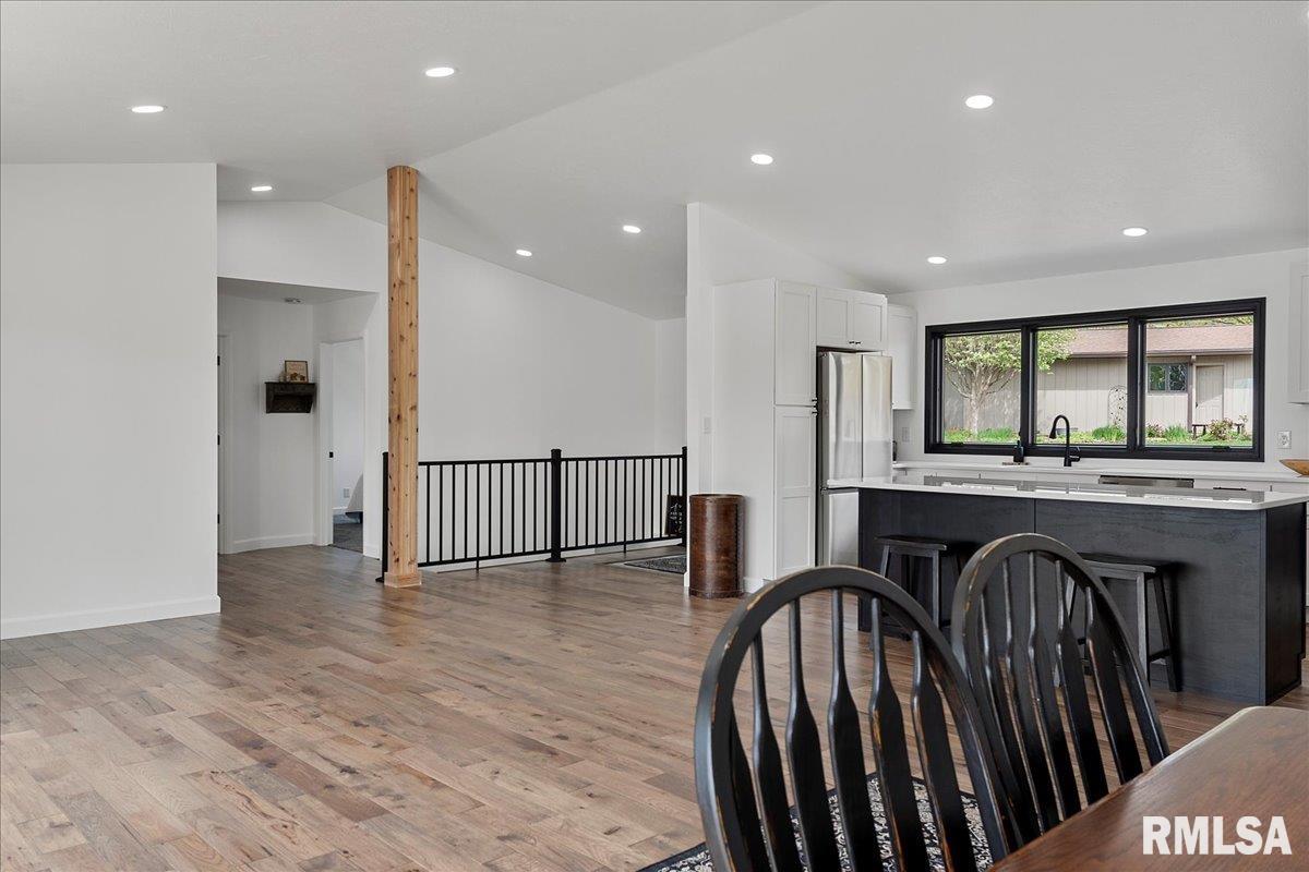 814 Poplar Loop Petersburg, IL 62675 - Photo 11 of 52