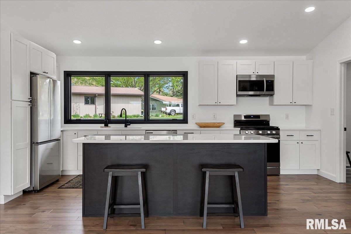 814 Poplar Loop Petersburg, IL 62675 - Photo 13 of 52