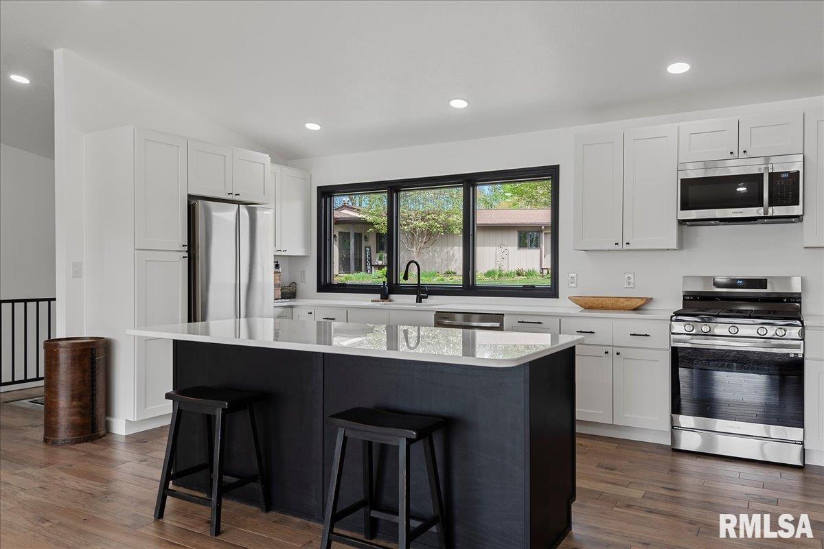 814 Poplar Loop Petersburg, IL 62675 - Photo 14 of 52