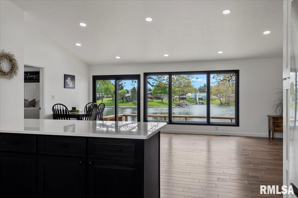 814 Poplar Loop Petersburg, IL 62675 - Photo 17 of 52