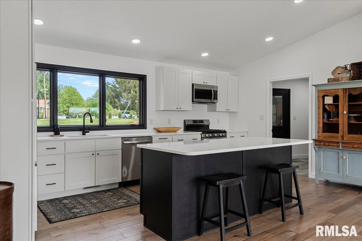 814 Poplar Loop Petersburg, IL 62675 - Photo 18 of 52