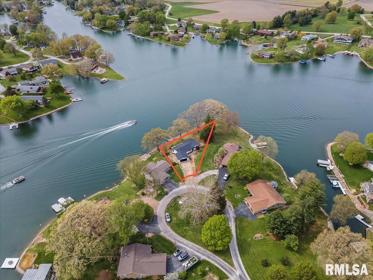 814 Poplar Loop Petersburg, IL 62675 - Photo 2 of 52