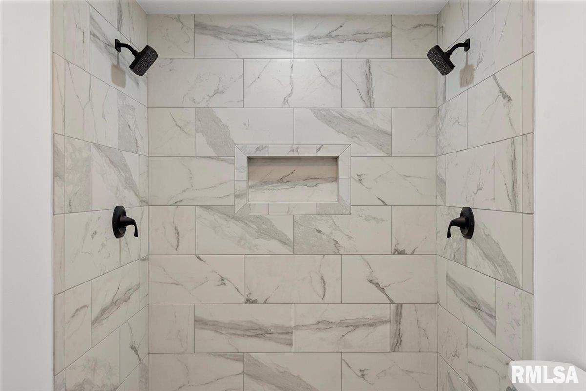 814 Poplar Loop Petersburg, IL 62675 - Photo 25 of 52