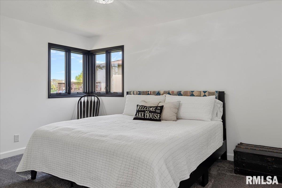 814 Poplar Loop Petersburg, IL 62675 - Photo 30 of 52