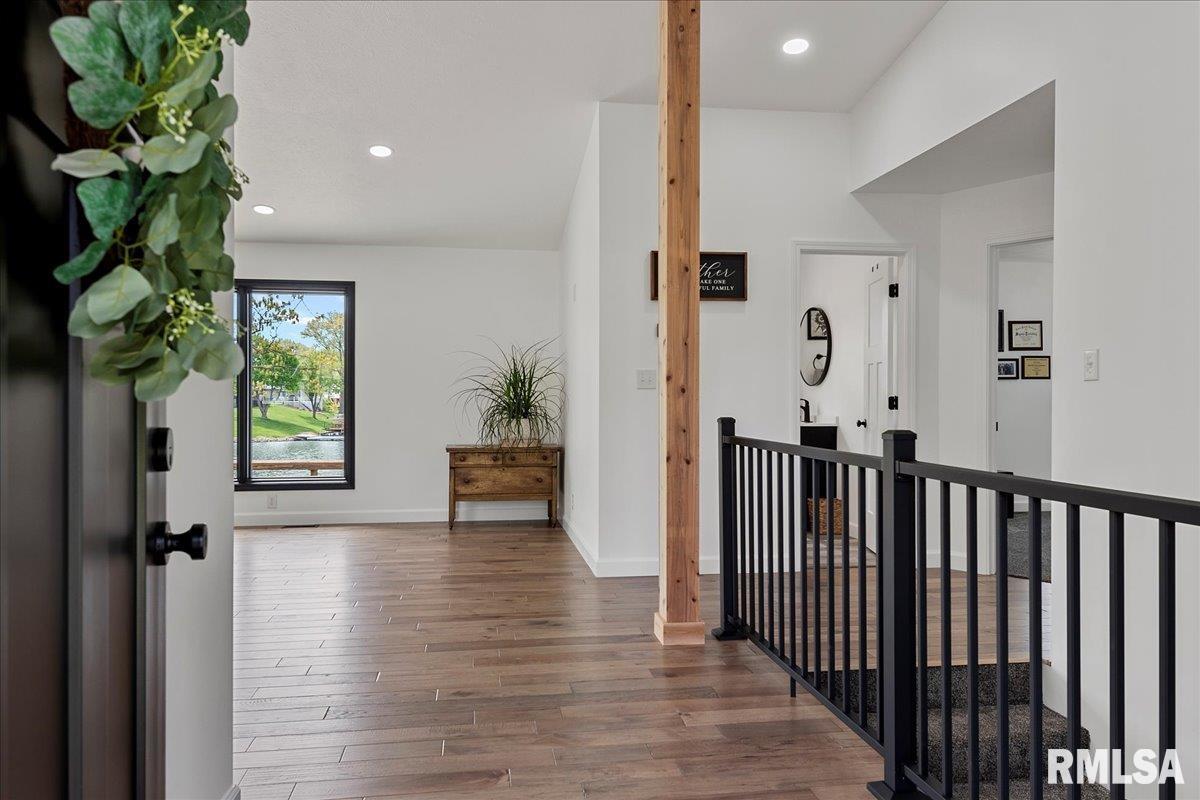 814 Poplar Loop Petersburg, IL 62675 - Photo 5 of 52