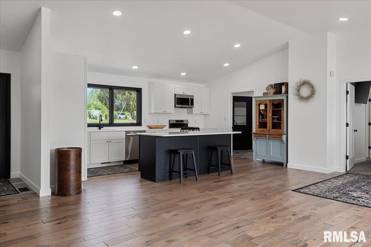 814 Poplar Loop Petersburg, IL 62675 - Photo 7 of 52