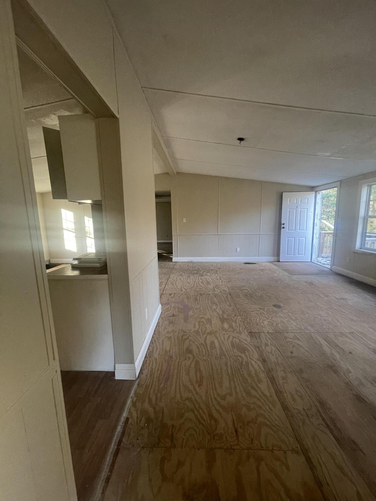 951 Swan Lake Road Barbourville, KY 40906 - Photo 4 of 15 8B0B58D9-4530-4550-AA59-7C12BB12BD03