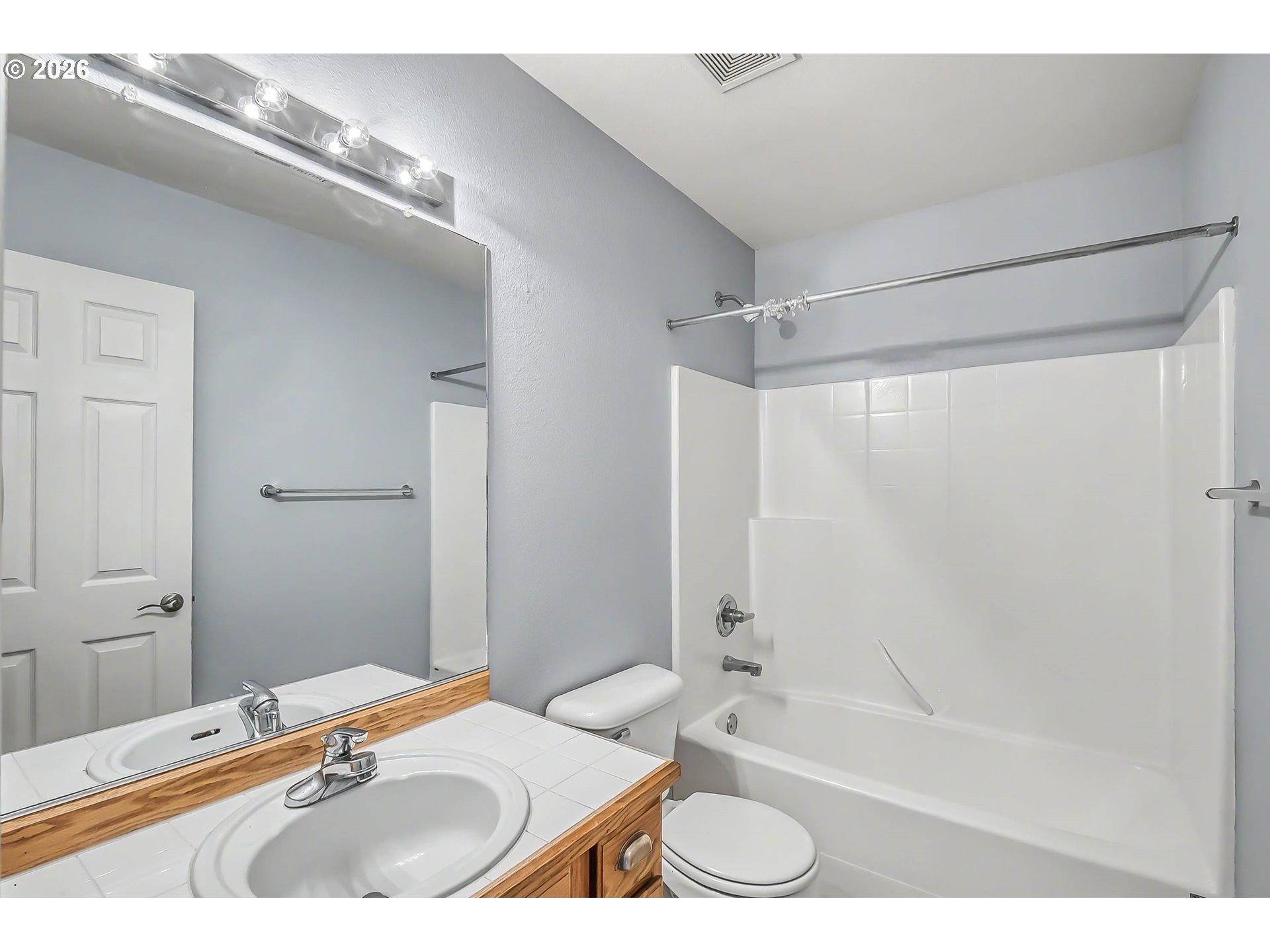 18653 Southwest Cascade Drive Beaverton, OR 97003 - Photo 12 of 27 Bathroom