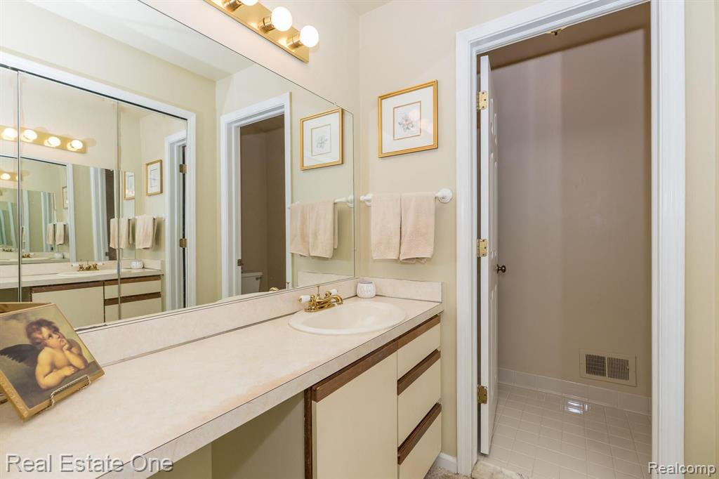 444 Farmridge Court Rochester, MI 48307 - Photo 15 of 24