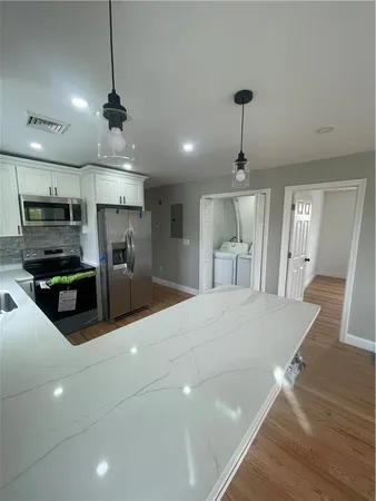 $3,000 | 74 Westcott Avenue, Unit 2, Providence, RI 02909