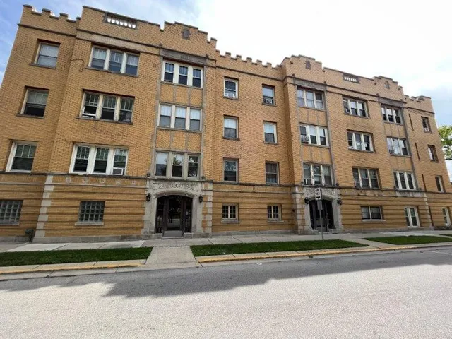 $144,900 | 7212 Jackson Boulevard, Unit 2E, Forest Park, IL 60130