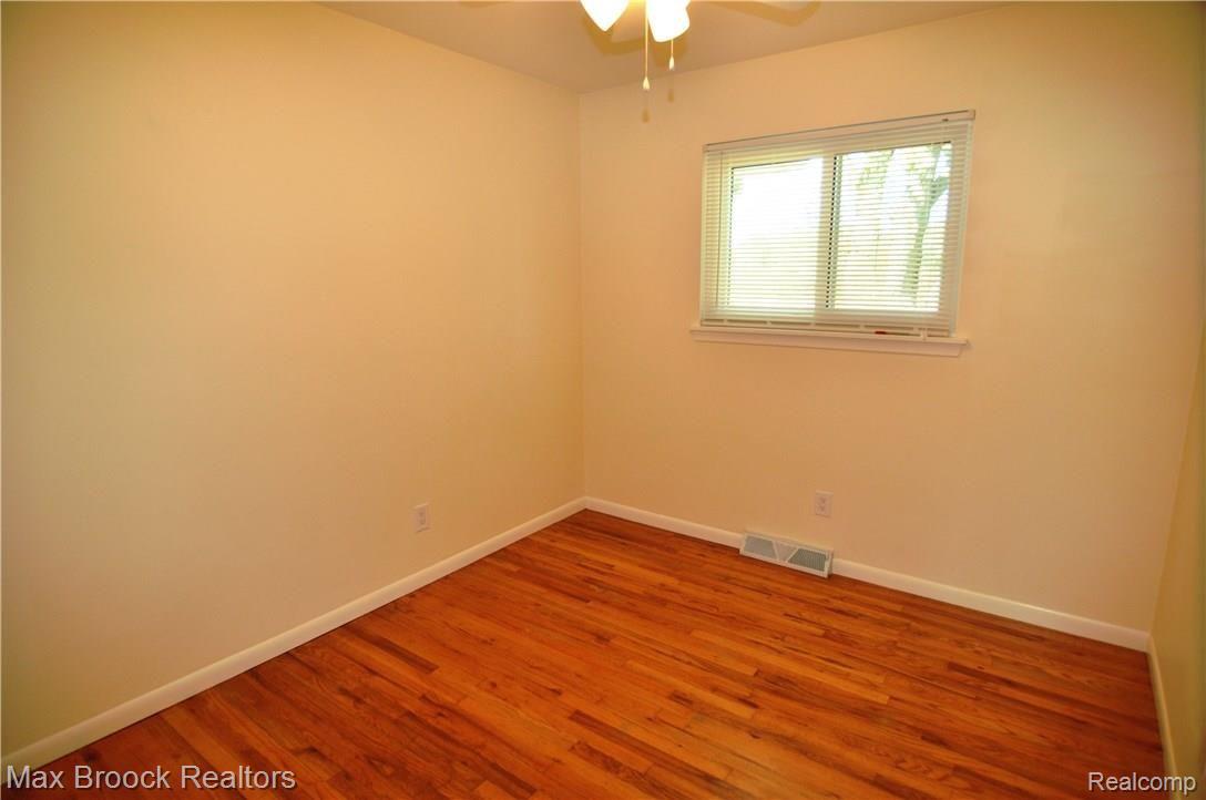 5979 Maybee Road Clarkston, MI 48346 - Photo 12 of 33 DSC_0422.JPG