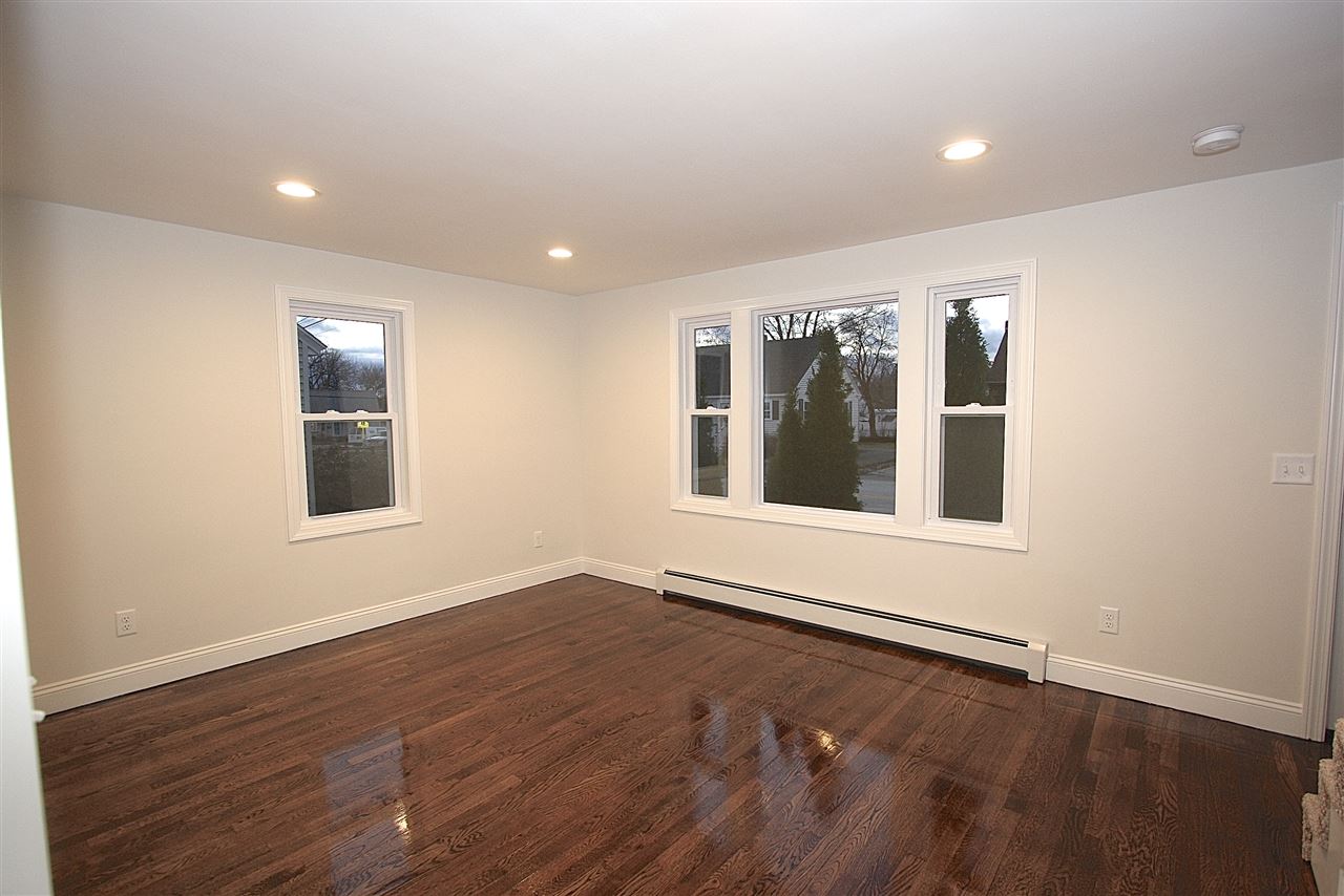 16 Caldwell Road Nashua, NH 03060 - Photo 6 of 18