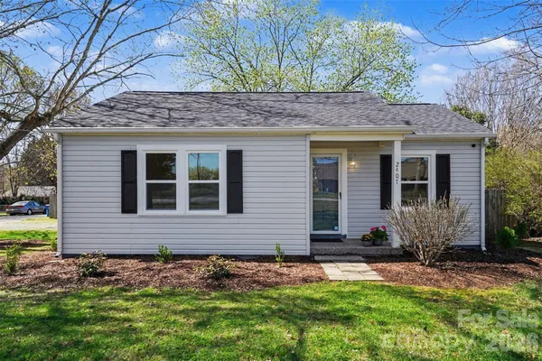 $274,900 | 2407 4th Street Northeast, Hickory, NC 28601