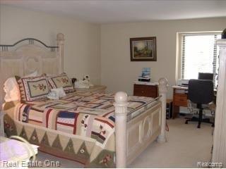 432 Willow Grove Lane Rochester, MI 48307 - Photo 10 of 11 Master Bedroom.jpg