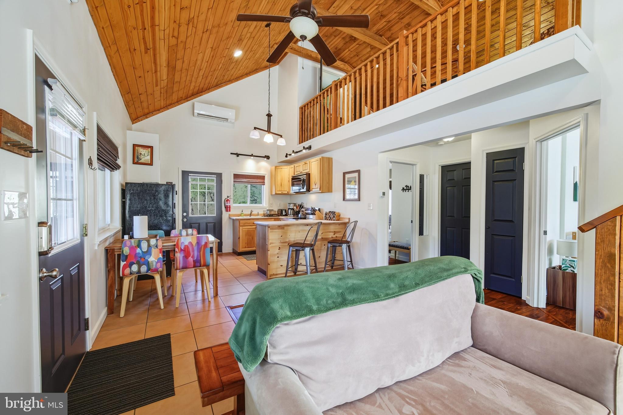 509 Alpine Way Mount Jackson, VA 22842 - Photo 26 of 52 Living Area