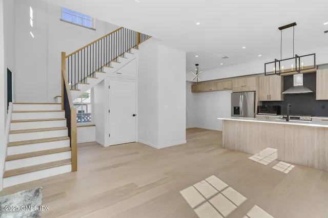 $10,000 | 63 Church Street, Unit 1F, Greenwich, CT 06830